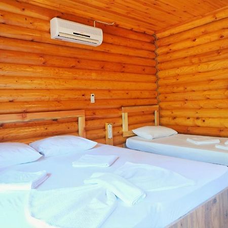 גוינוק Woodline Hotel מראה חיצוני תמונה