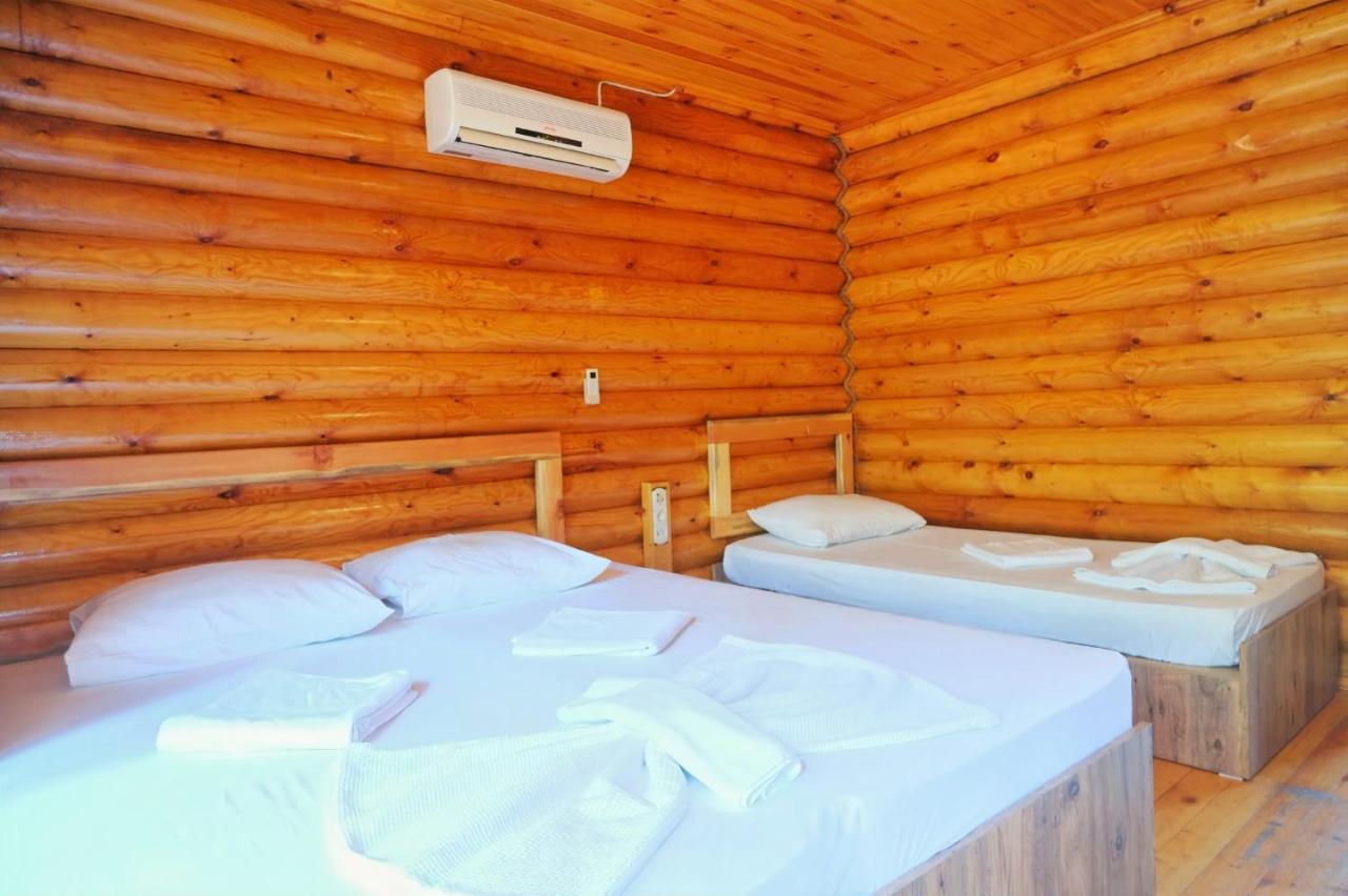 גוינוק Woodline Hotel מראה חיצוני תמונה