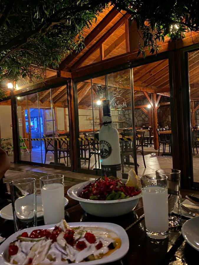 גוינוק Woodline Hotel מראה חיצוני תמונה