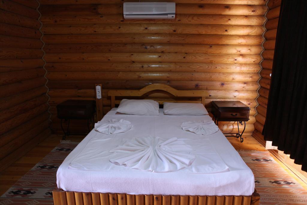 גוינוק Woodline Hotel מראה חיצוני תמונה