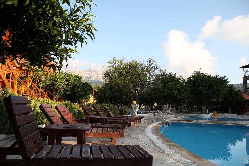 גוינוק Woodline Hotel מראה חיצוני תמונה