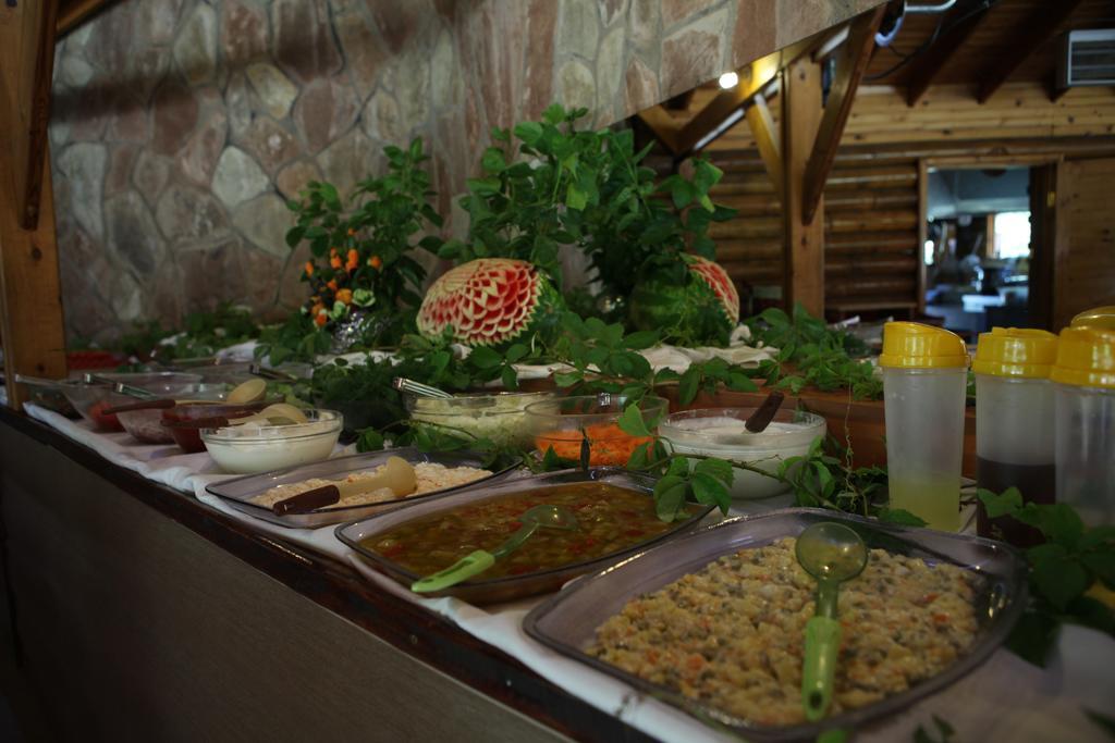 גוינוק Woodline Hotel מראה חיצוני תמונה