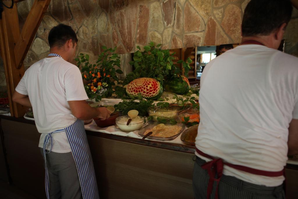 גוינוק Woodline Hotel מראה חיצוני תמונה