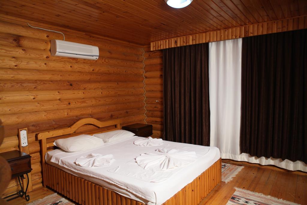 גוינוק Woodline Hotel מראה חיצוני תמונה