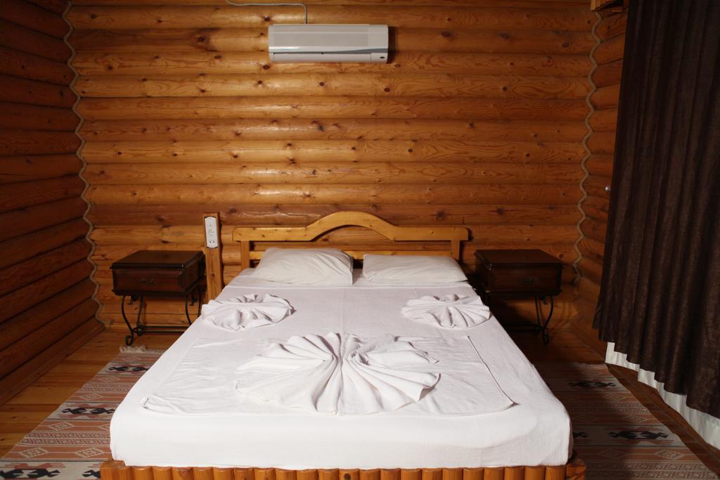גוינוק Woodline Hotel מראה חיצוני תמונה
