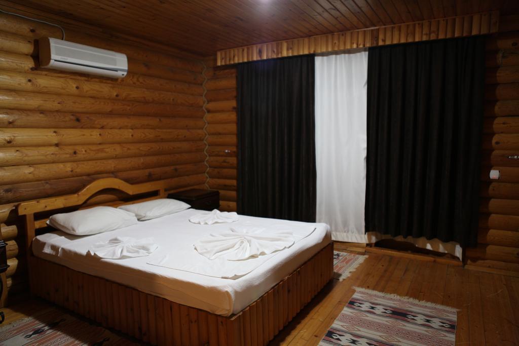 גוינוק Woodline Hotel מראה חיצוני תמונה