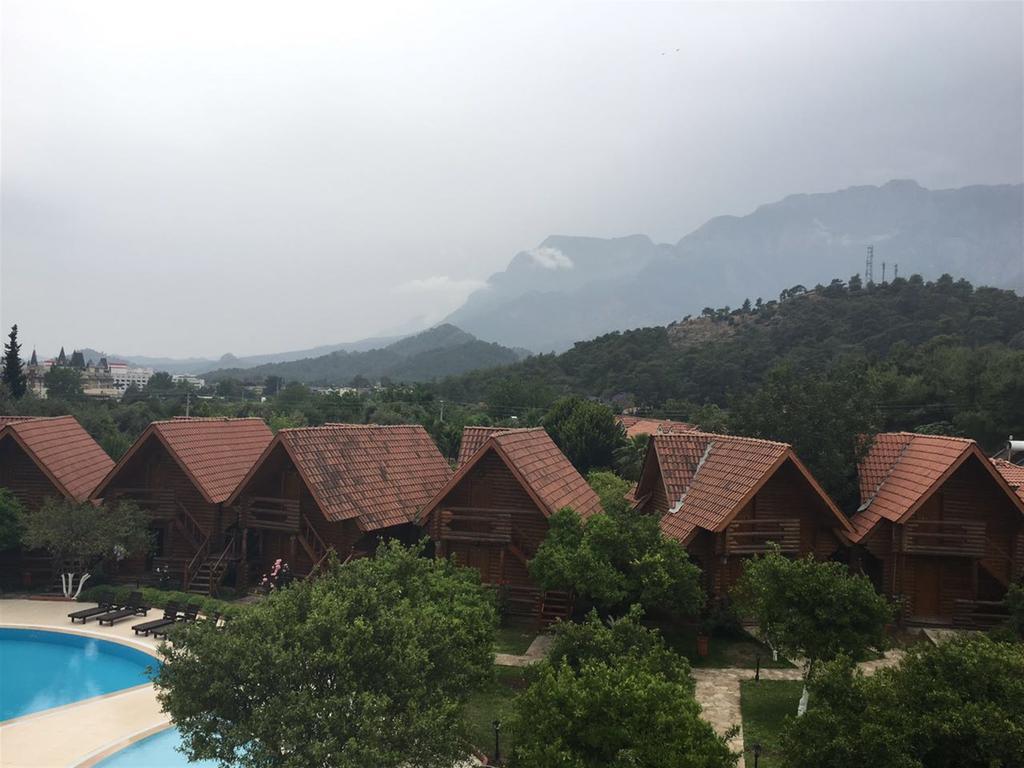 גוינוק Woodline Hotel מראה חיצוני תמונה