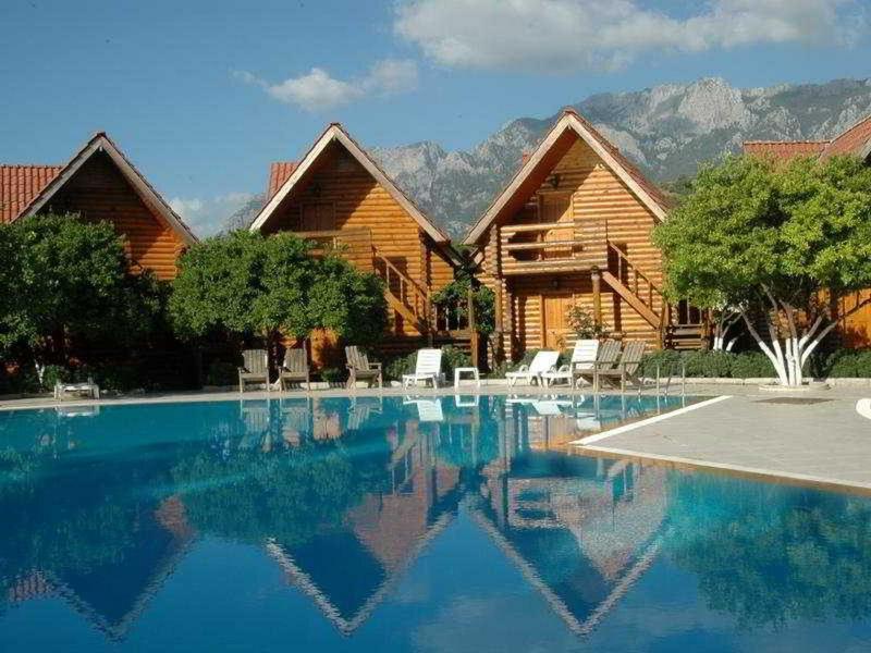 גוינוק Woodline Hotel מראה חיצוני תמונה