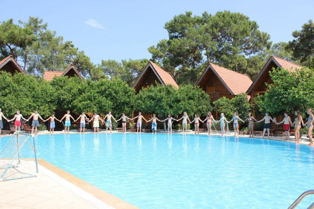 גוינוק Woodline Hotel מראה חיצוני תמונה