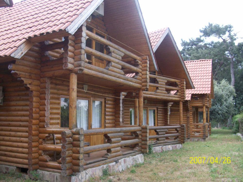 גוינוק Woodline Hotel מראה חיצוני תמונה