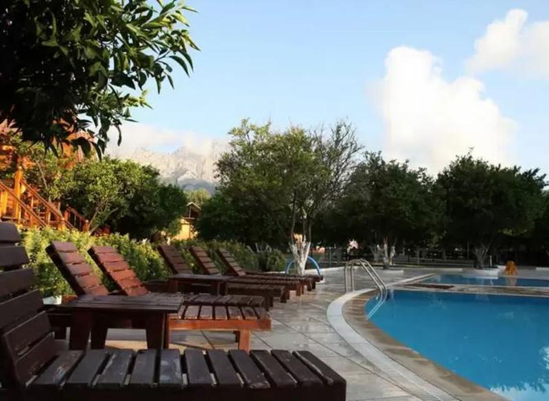גוינוק Woodline Hotel מראה חיצוני תמונה