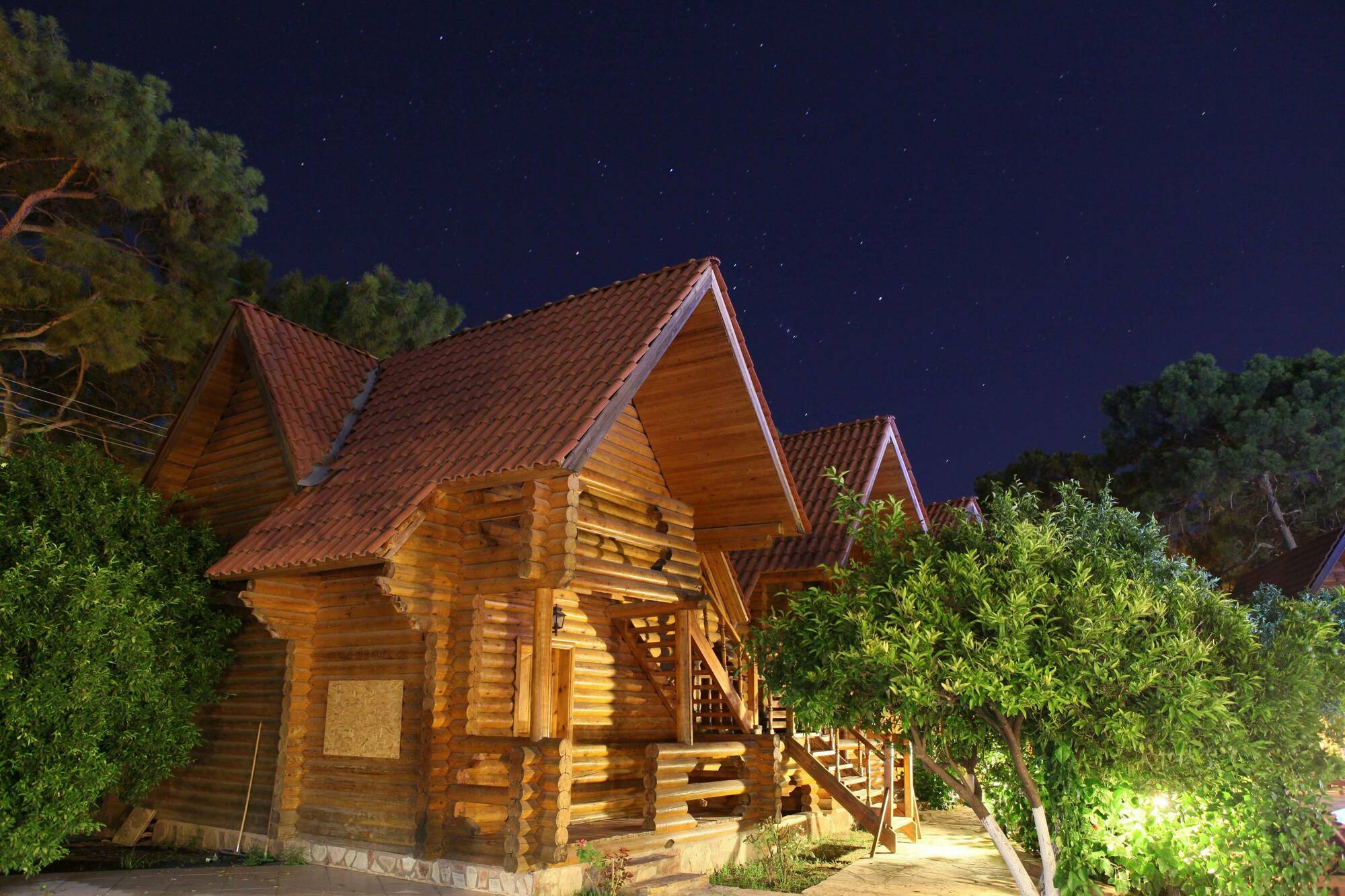גוינוק Woodline Hotel מראה חיצוני תמונה