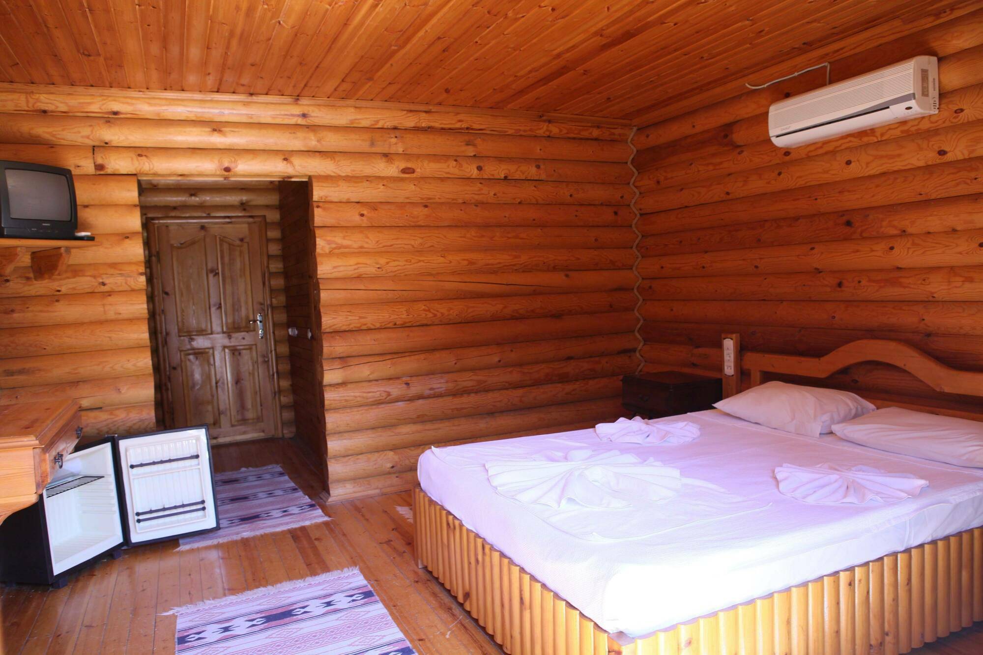 גוינוק Woodline Hotel מראה חיצוני תמונה
