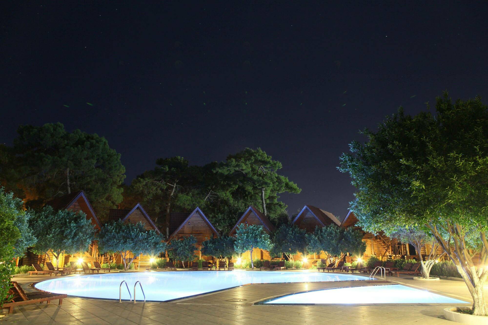 גוינוק Woodline Hotel מראה חיצוני תמונה