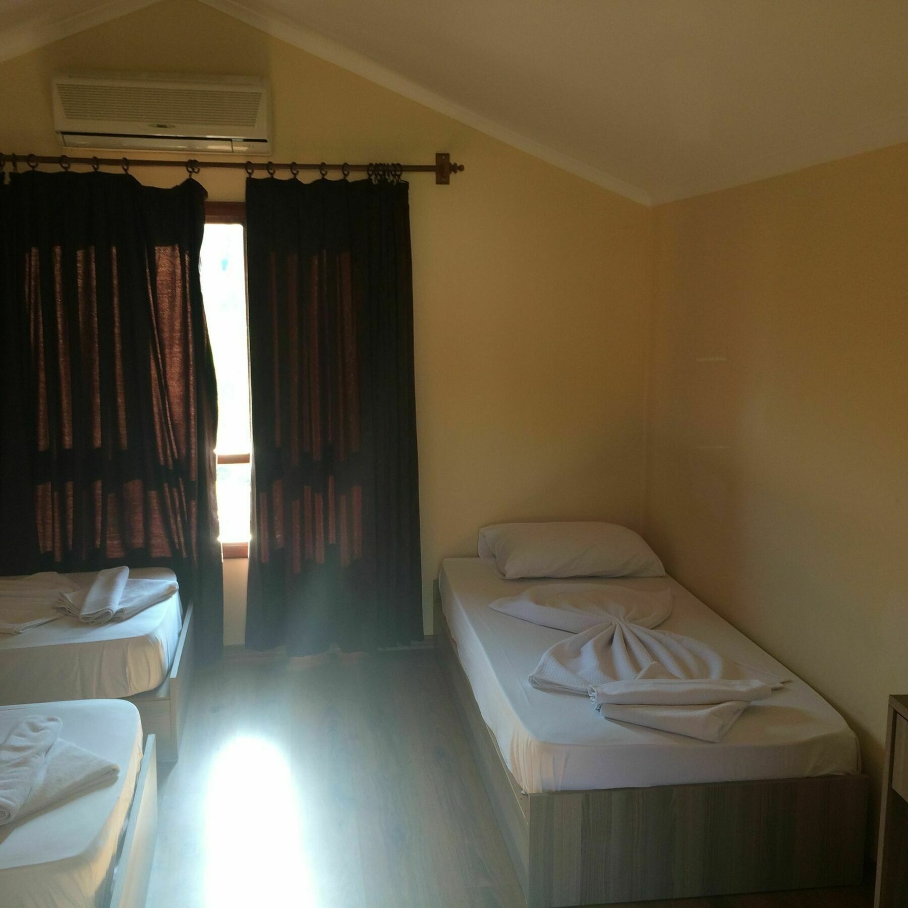גוינוק Woodline Hotel מראה חיצוני תמונה