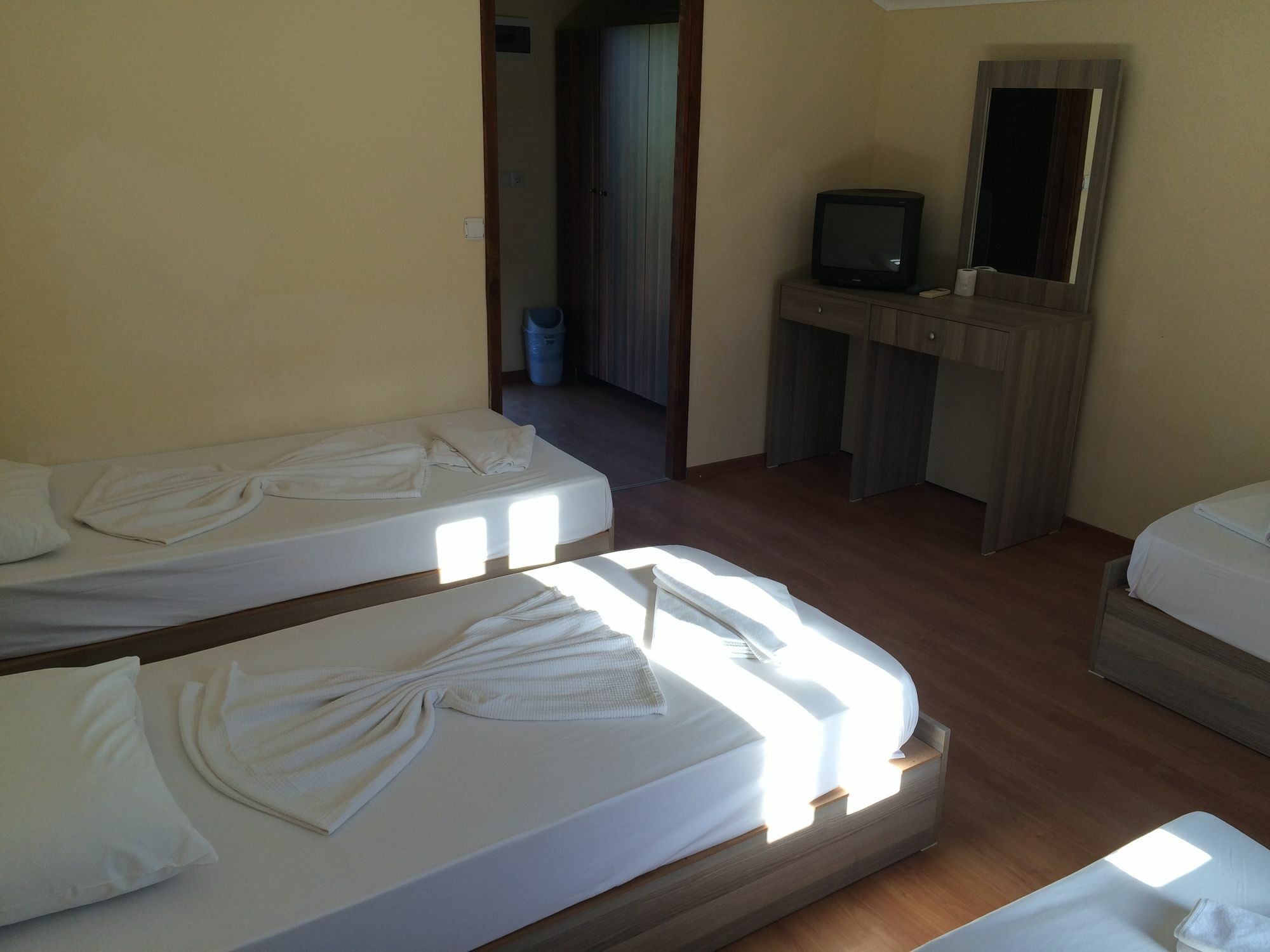 גוינוק Woodline Hotel מראה חיצוני תמונה